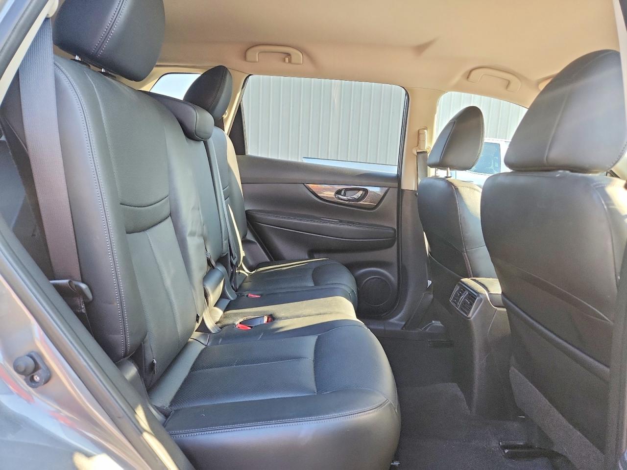 2016 NISSAN ROGUE SL photo 11