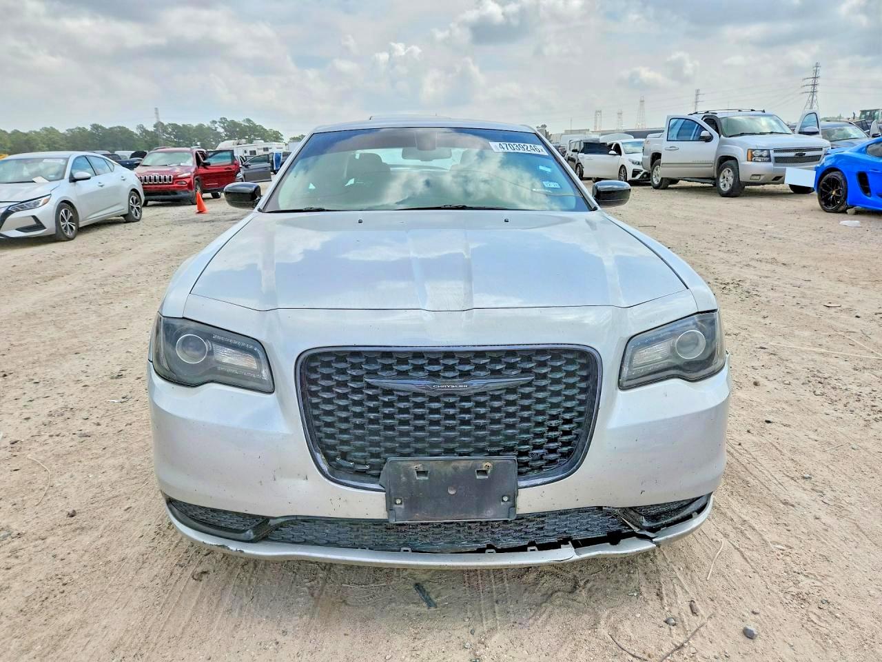 2022 CHRYSLER 300 TOURING photo 9