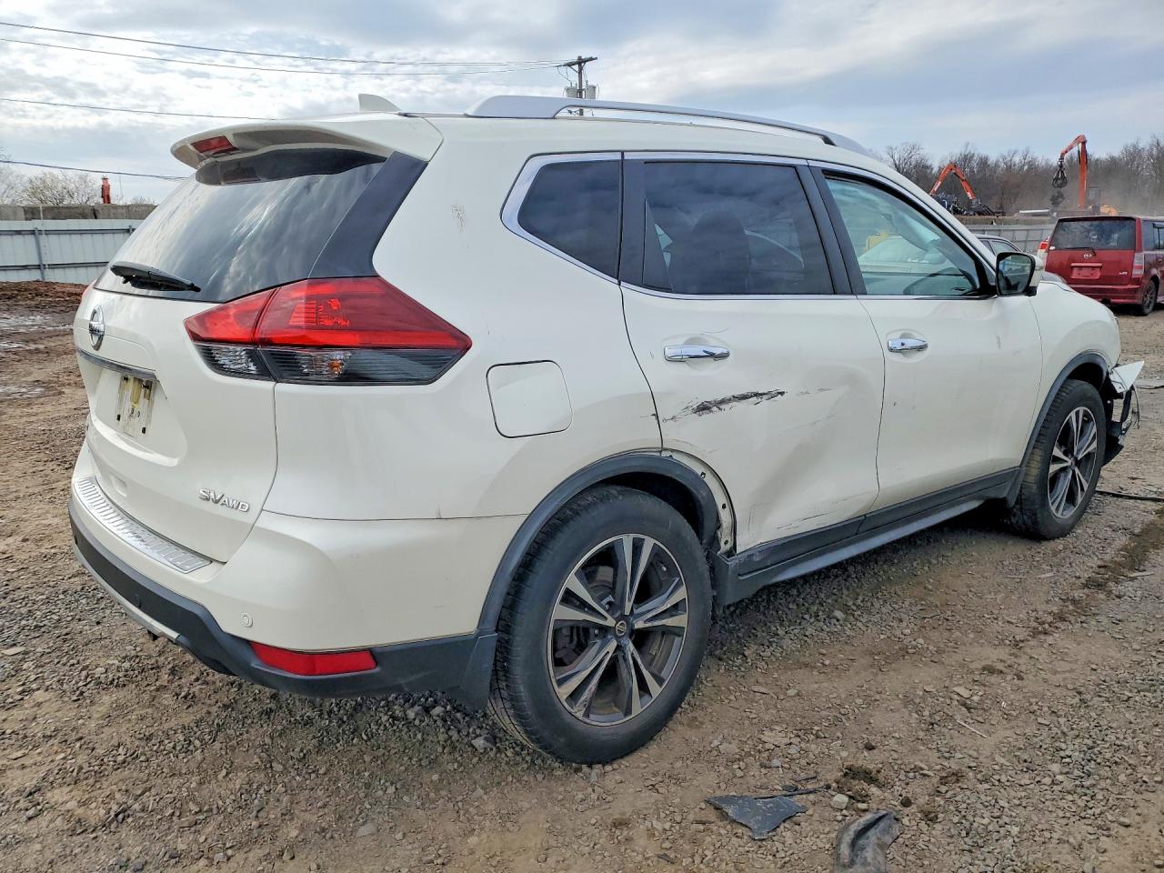 2019 NISSAN ROGUE SV photo 5