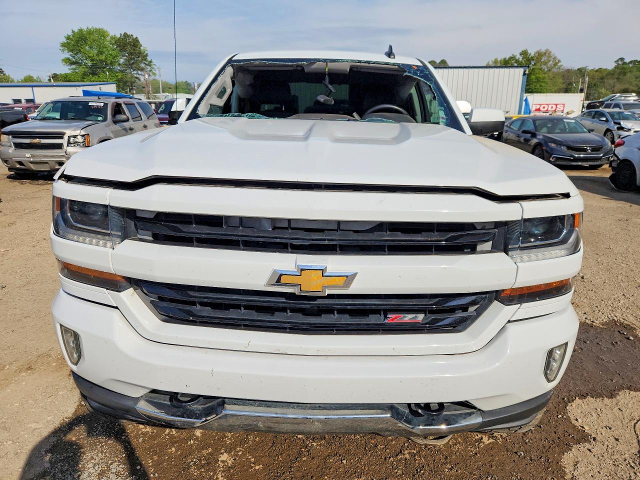 2017 CHEVROLET SILVERADO K1500 LT photo 5