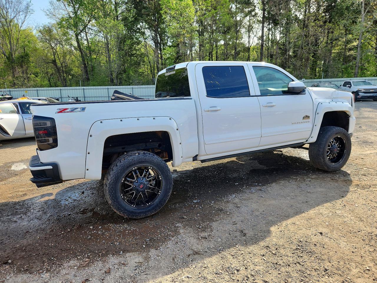 2017 CHEVROLET SILVERADO K1500 LT photo 3