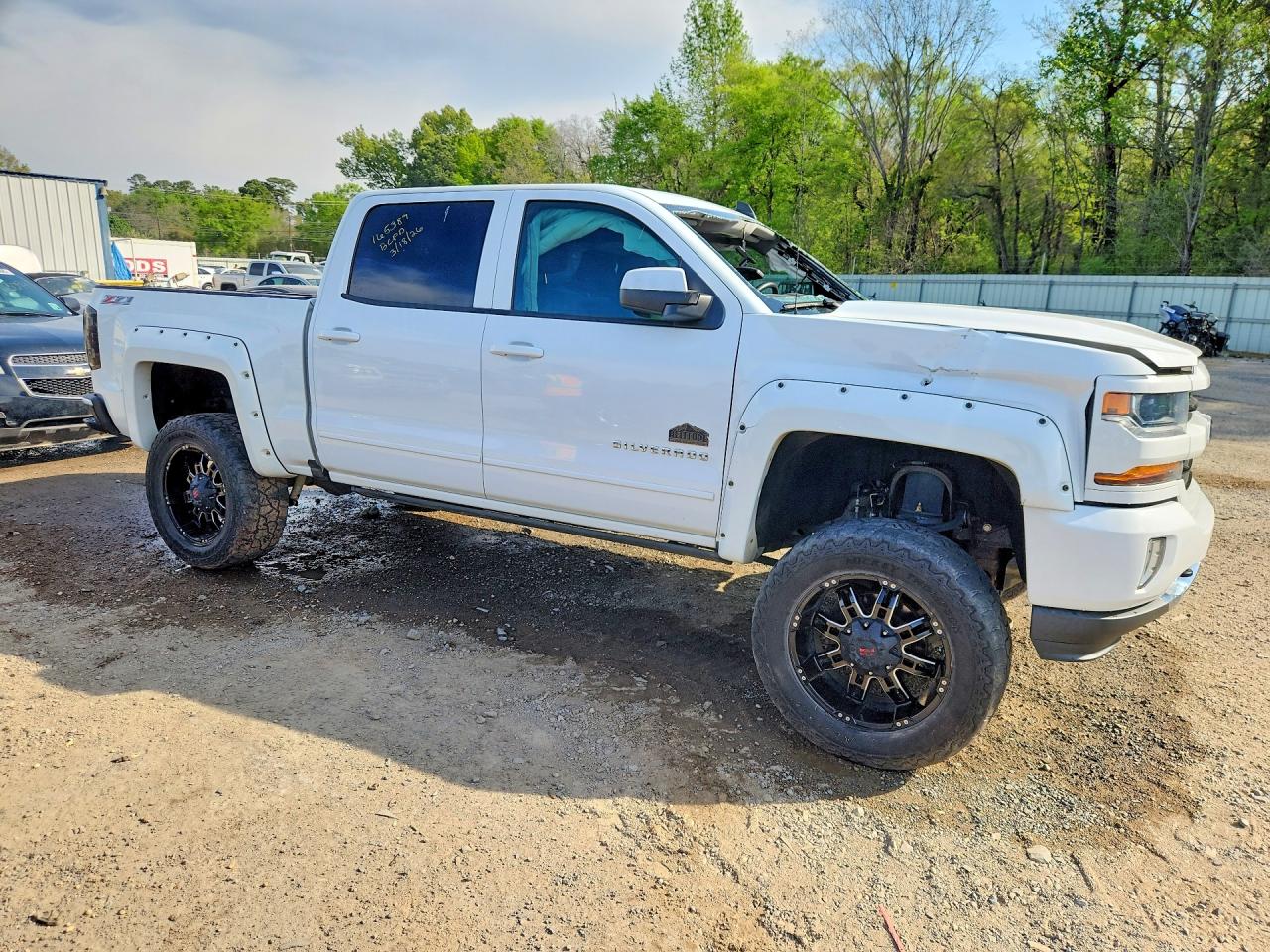 2017 CHEVROLET SILVERADO K1500 LT photo 4