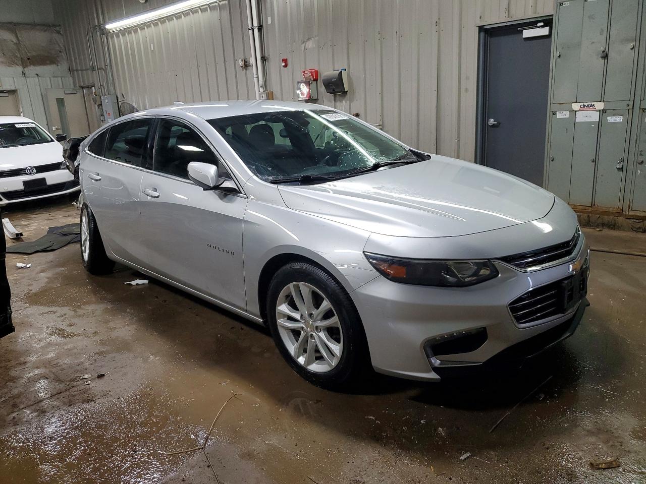 2017 CHEVROLET MALIBU LT photo 4
