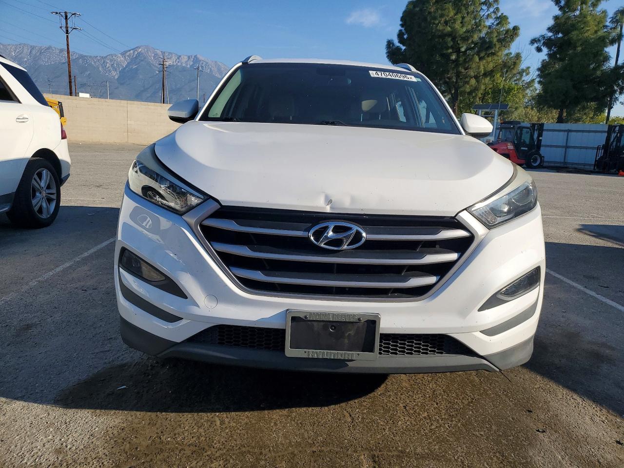 2017 HYUNDAI TUCSON SE photo 9