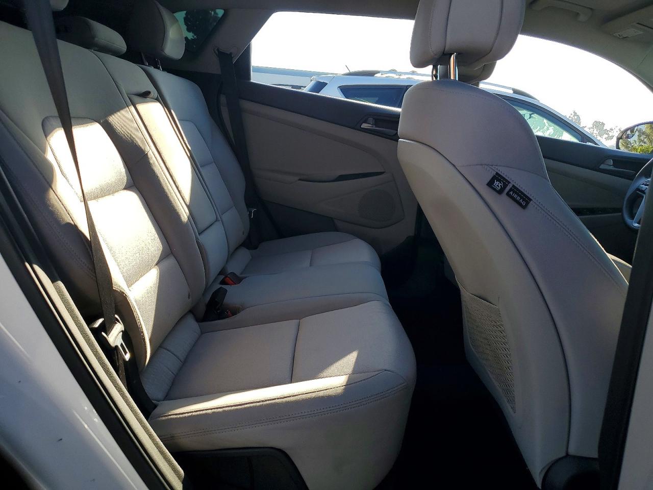 2017 HYUNDAI TUCSON SE photo 19