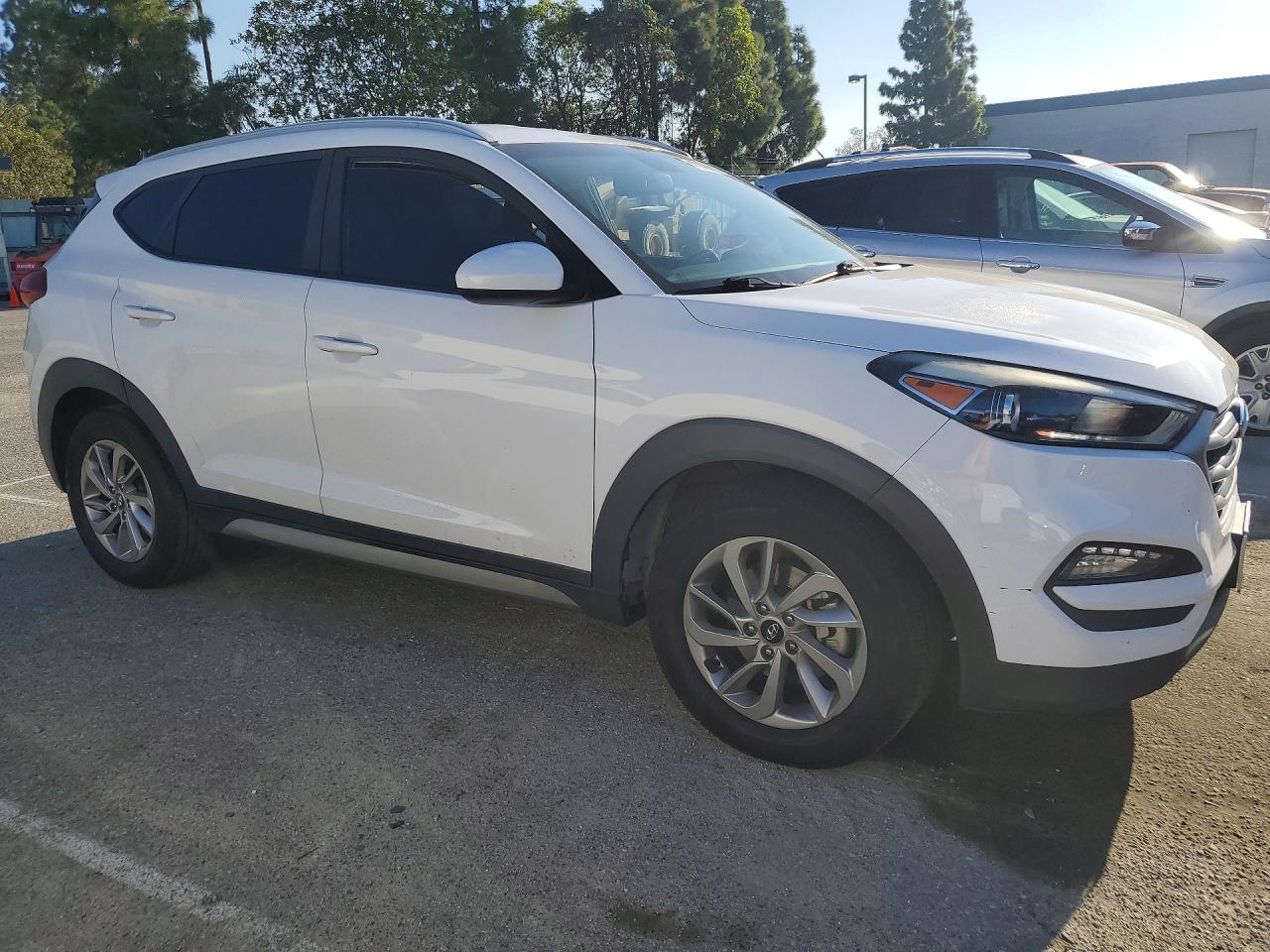2017 HYUNDAI TUCSON SE photo 7