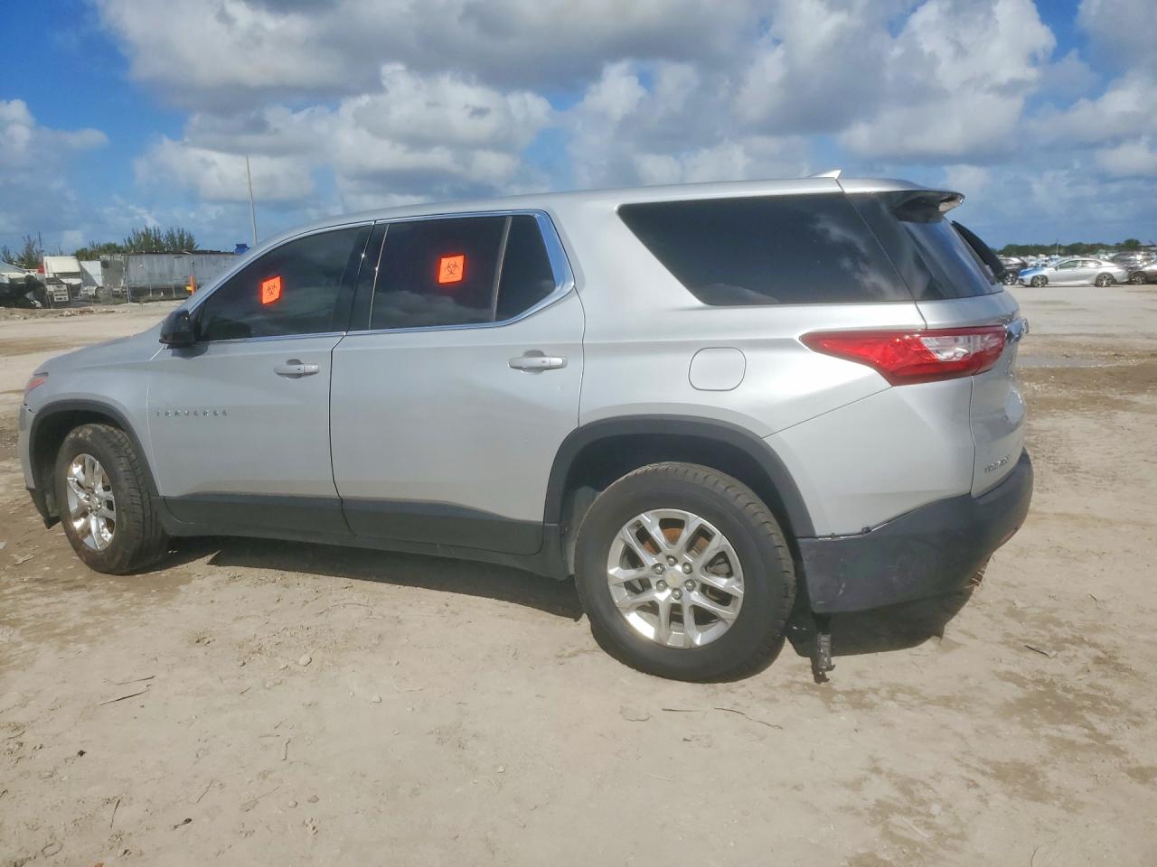 2020 CHEVROLET TRAVERSE LS photo 3