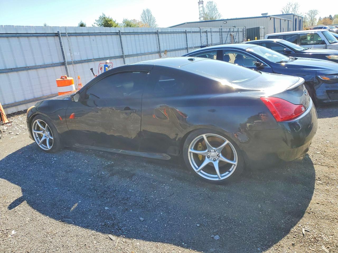2010 INFINITI G37 photo 3