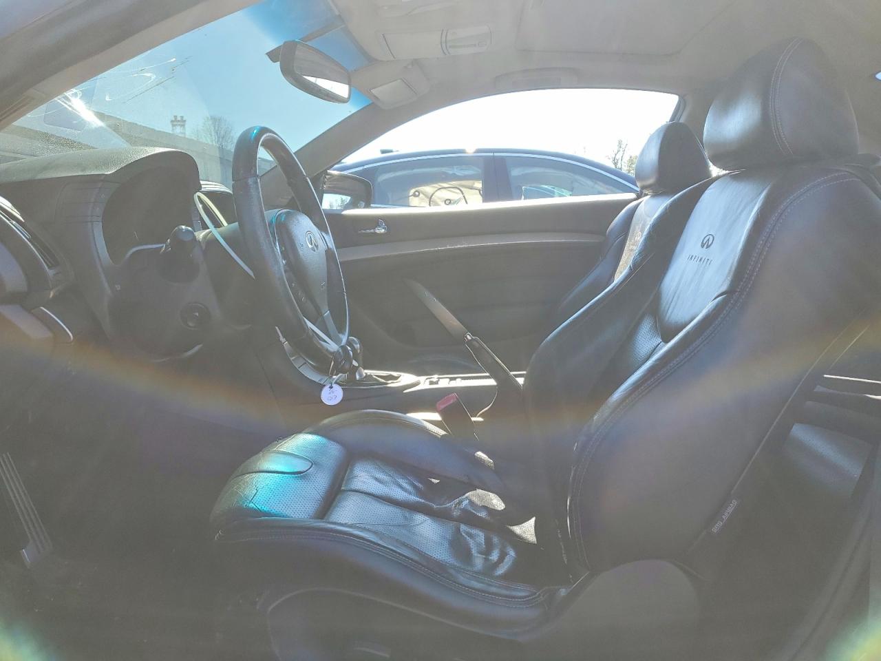 2010 INFINITI G37 photo 13