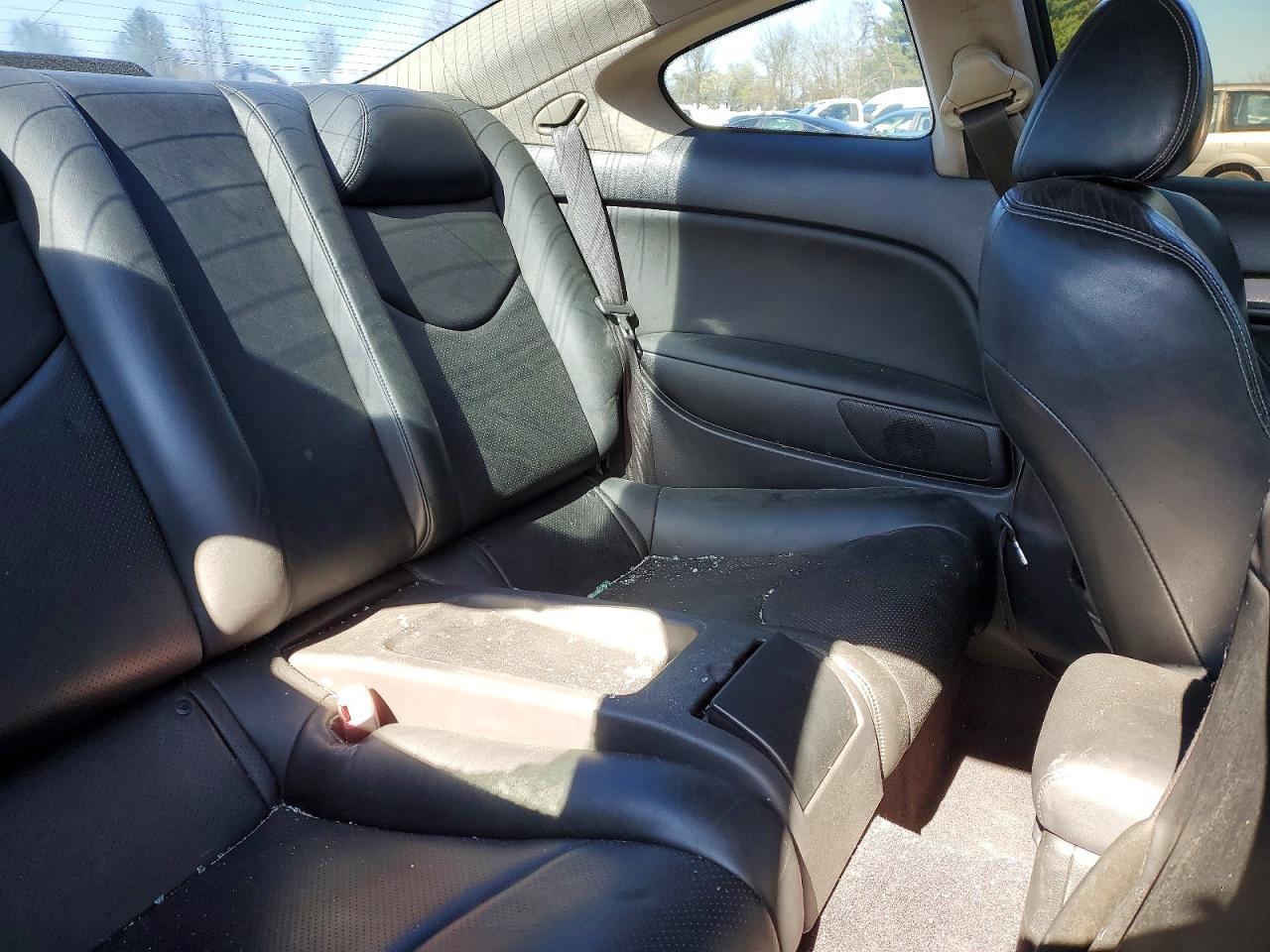 2010 INFINITI G37 photo 19