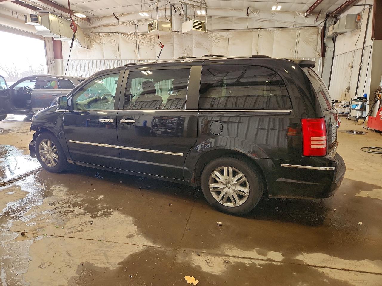 2008 CHRYSLER TOWN & COUNTRY LIMITED photo 3