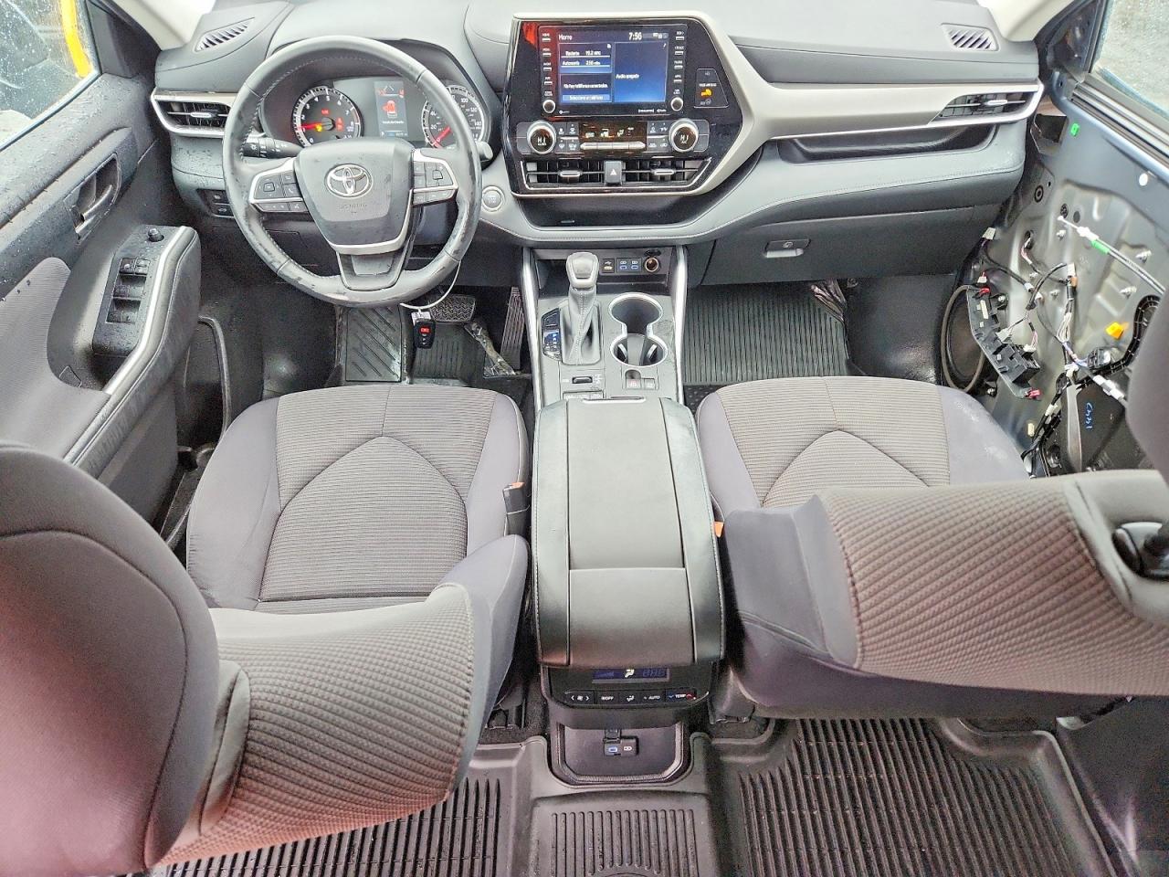 2022 TOYOTA HIGHLANDER LE photo 22