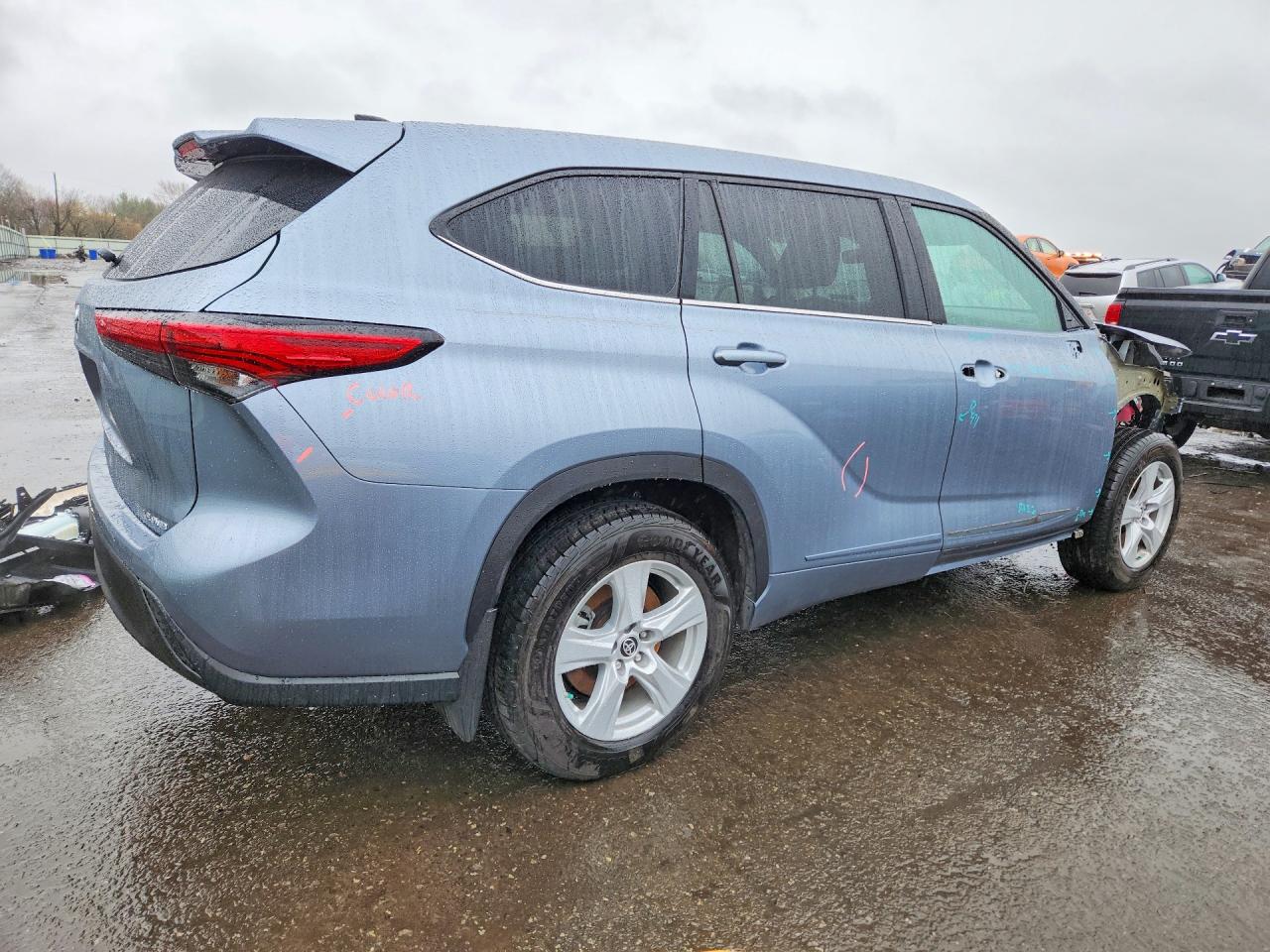 2022 TOYOTA HIGHLANDER LE photo 7