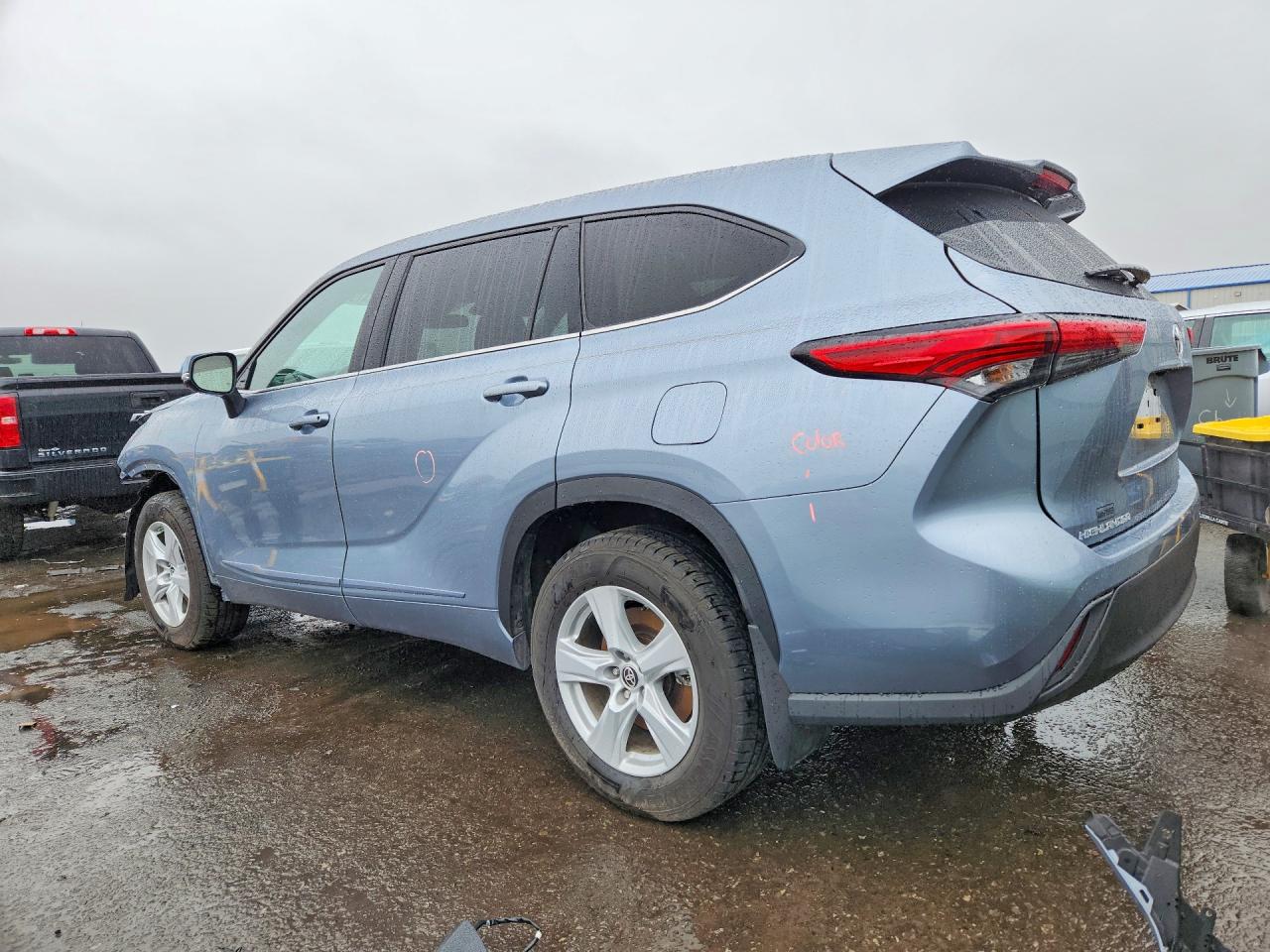 2022 TOYOTA HIGHLANDER LE photo 4