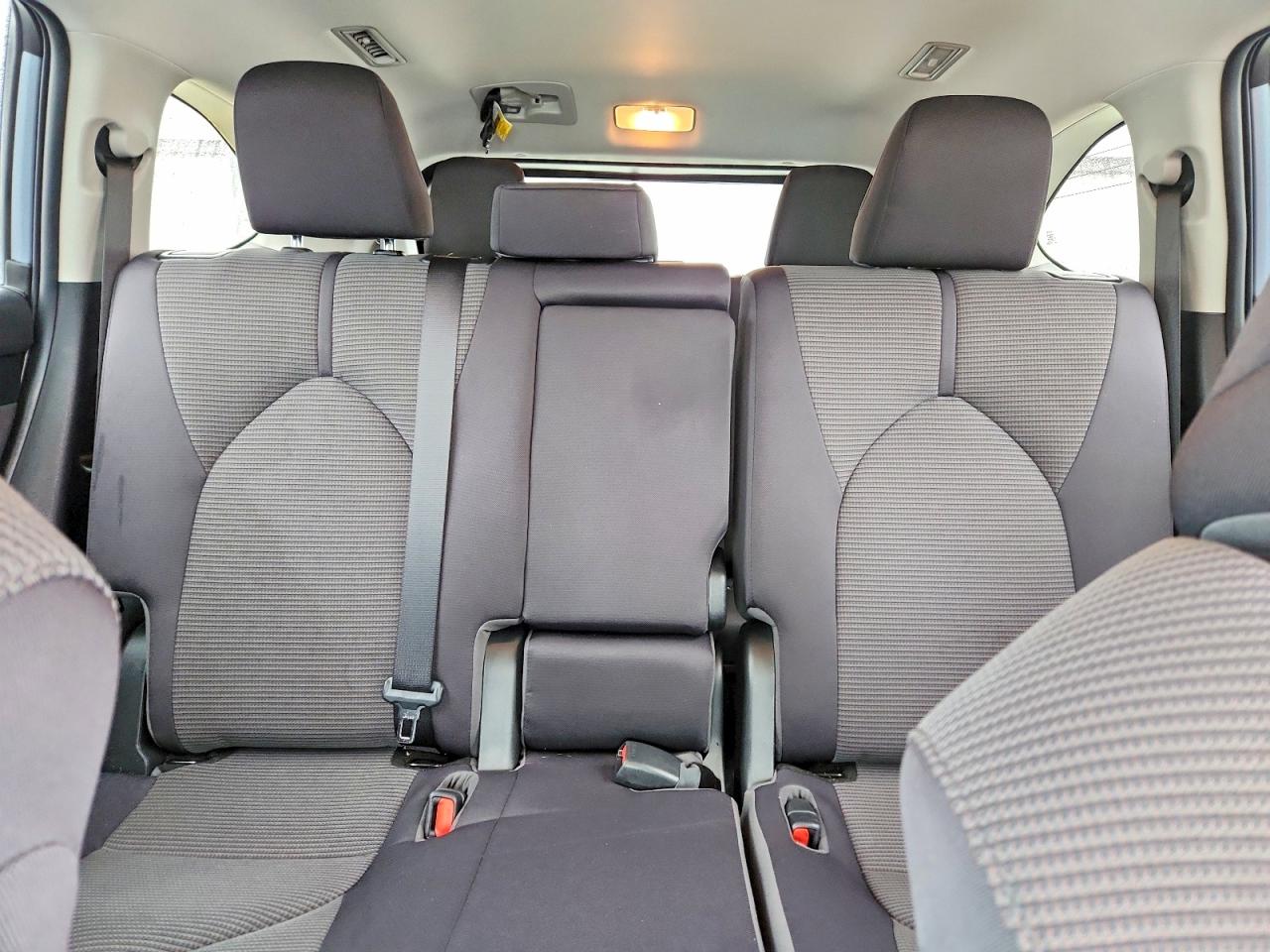 2022 TOYOTA HIGHLANDER LE photo 28