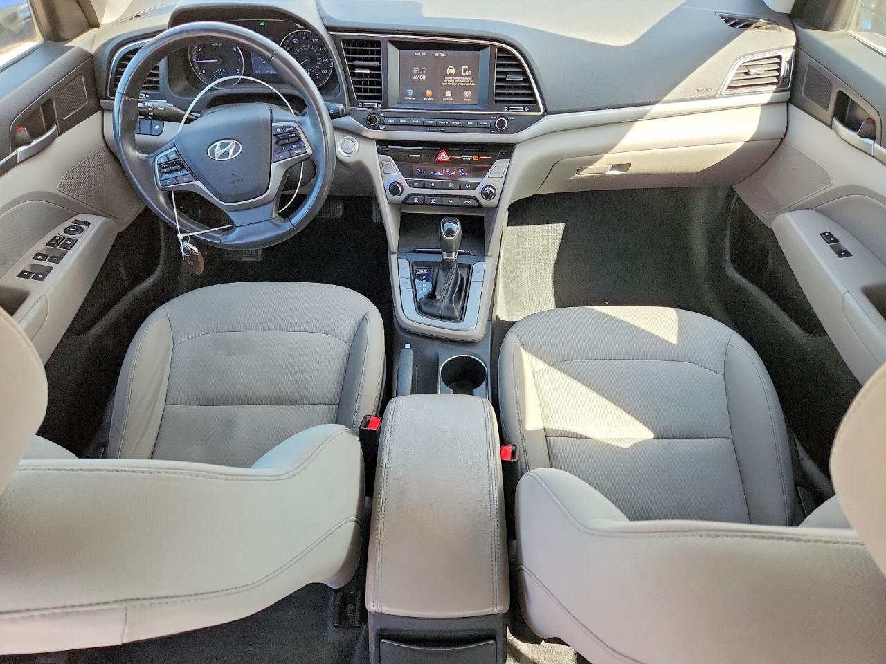2017 HYUNDAI ELANTRA SE photo 8