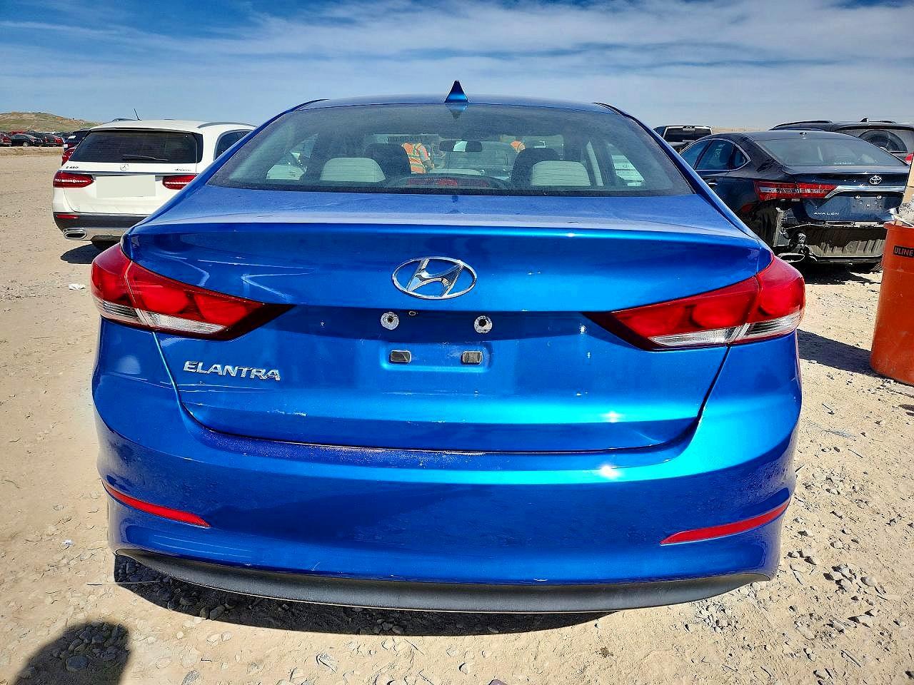 2017 HYUNDAI ELANTRA SE photo 6