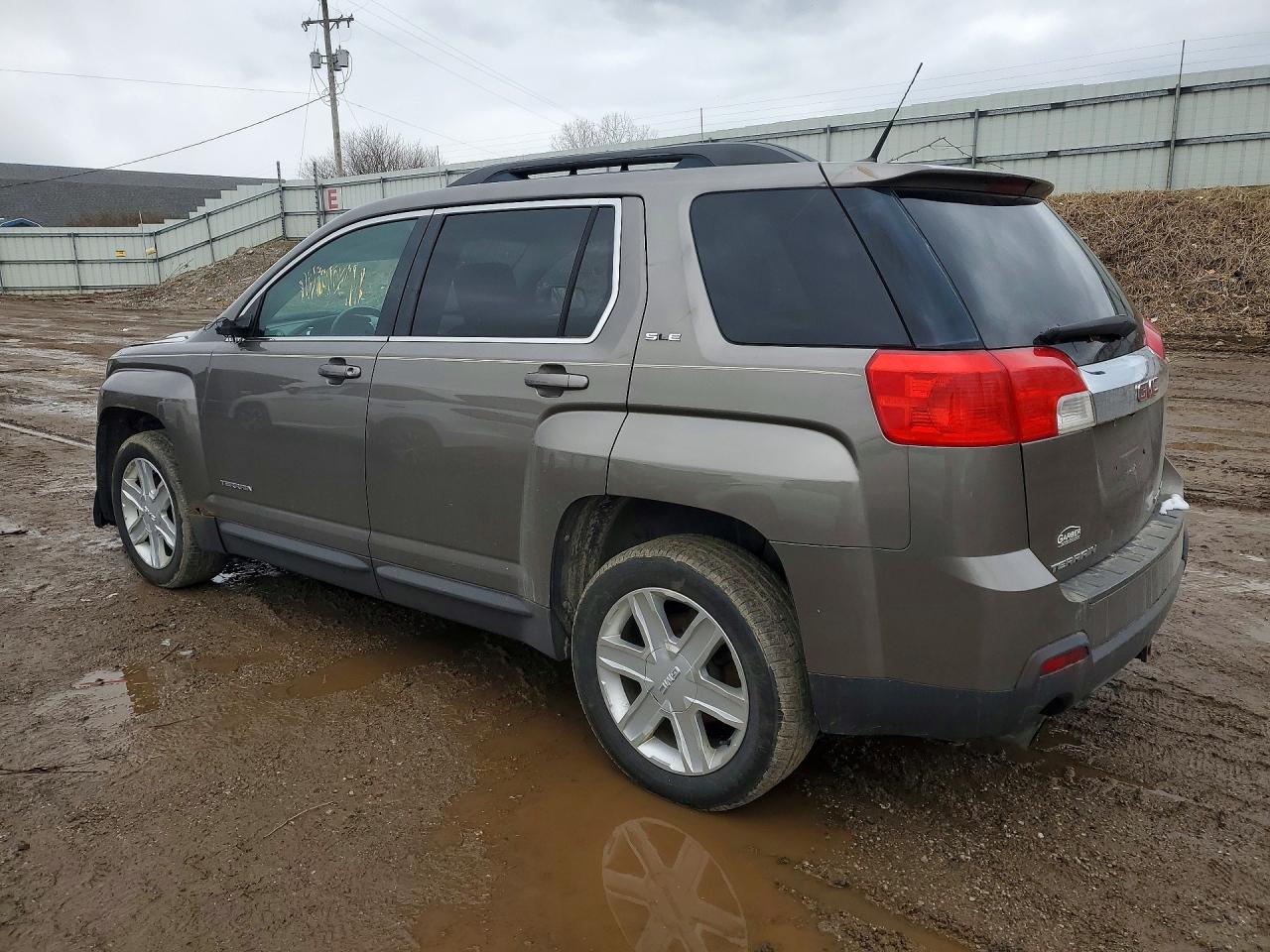 2011 GMC TERRAIN SLE photo 4