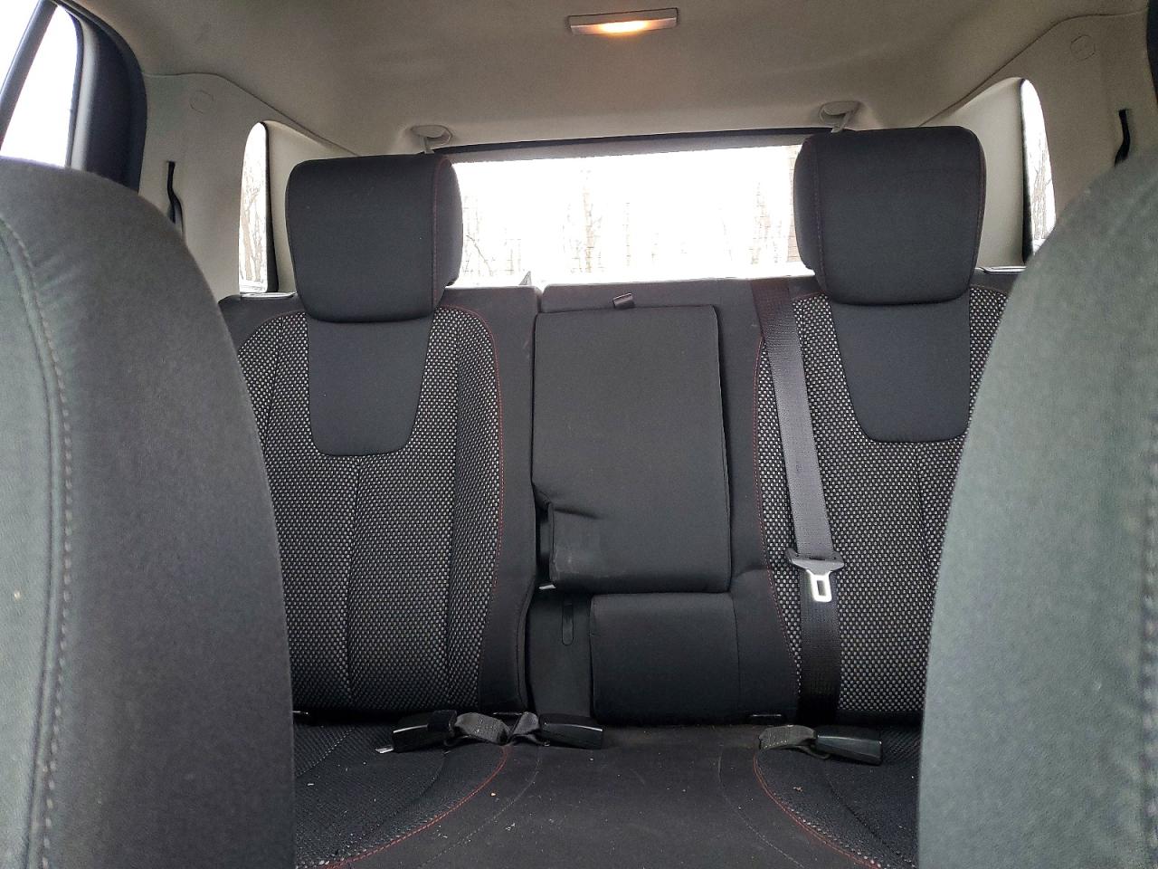 2011 GMC TERRAIN SLE photo 28