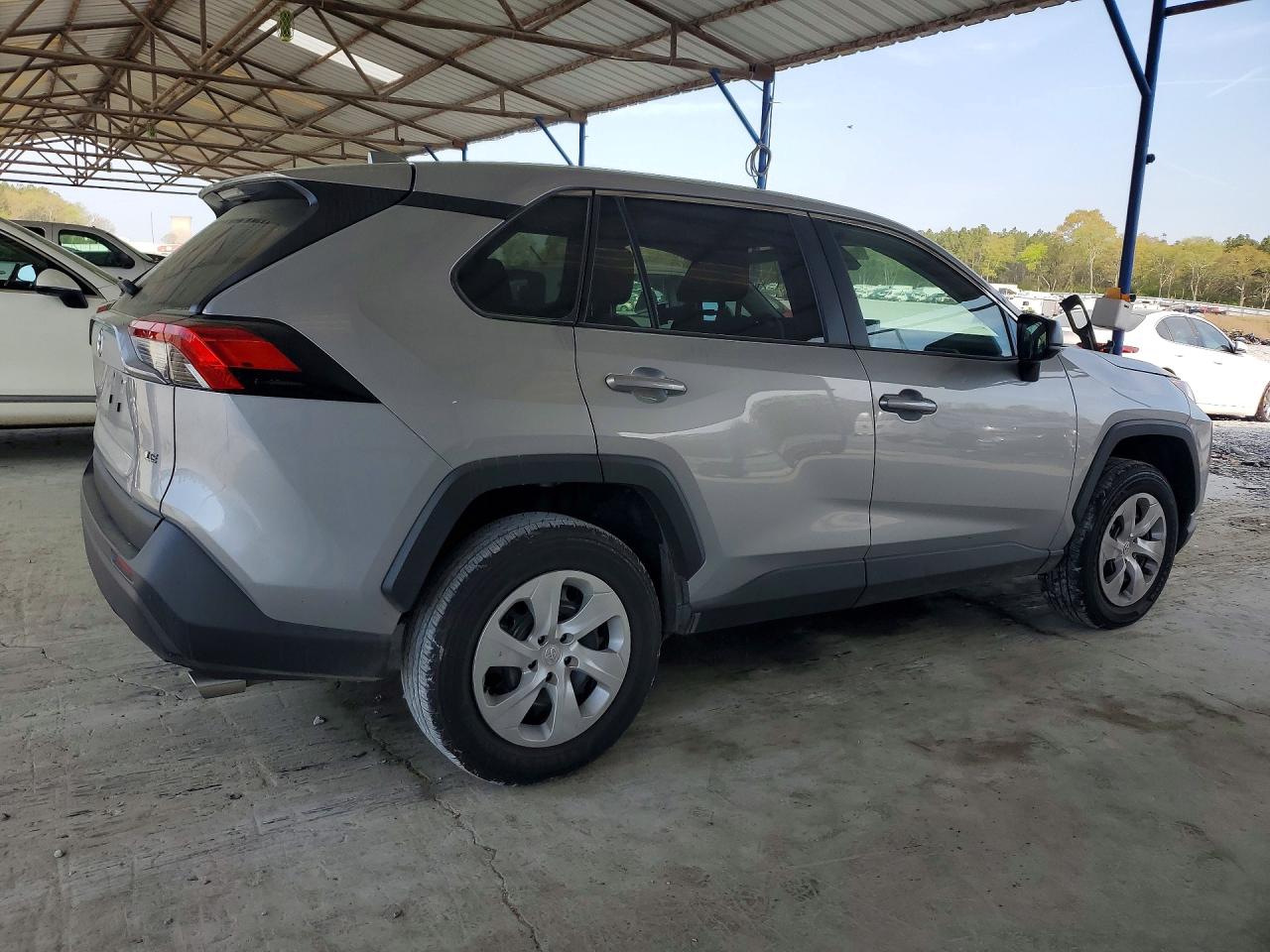 2025 TOYOTA RAV4 LE photo 3