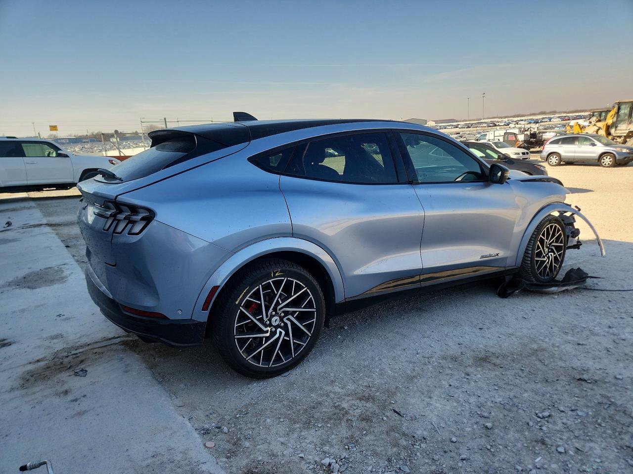 2022 FORD MUSTANG MACH-E GT photo 5