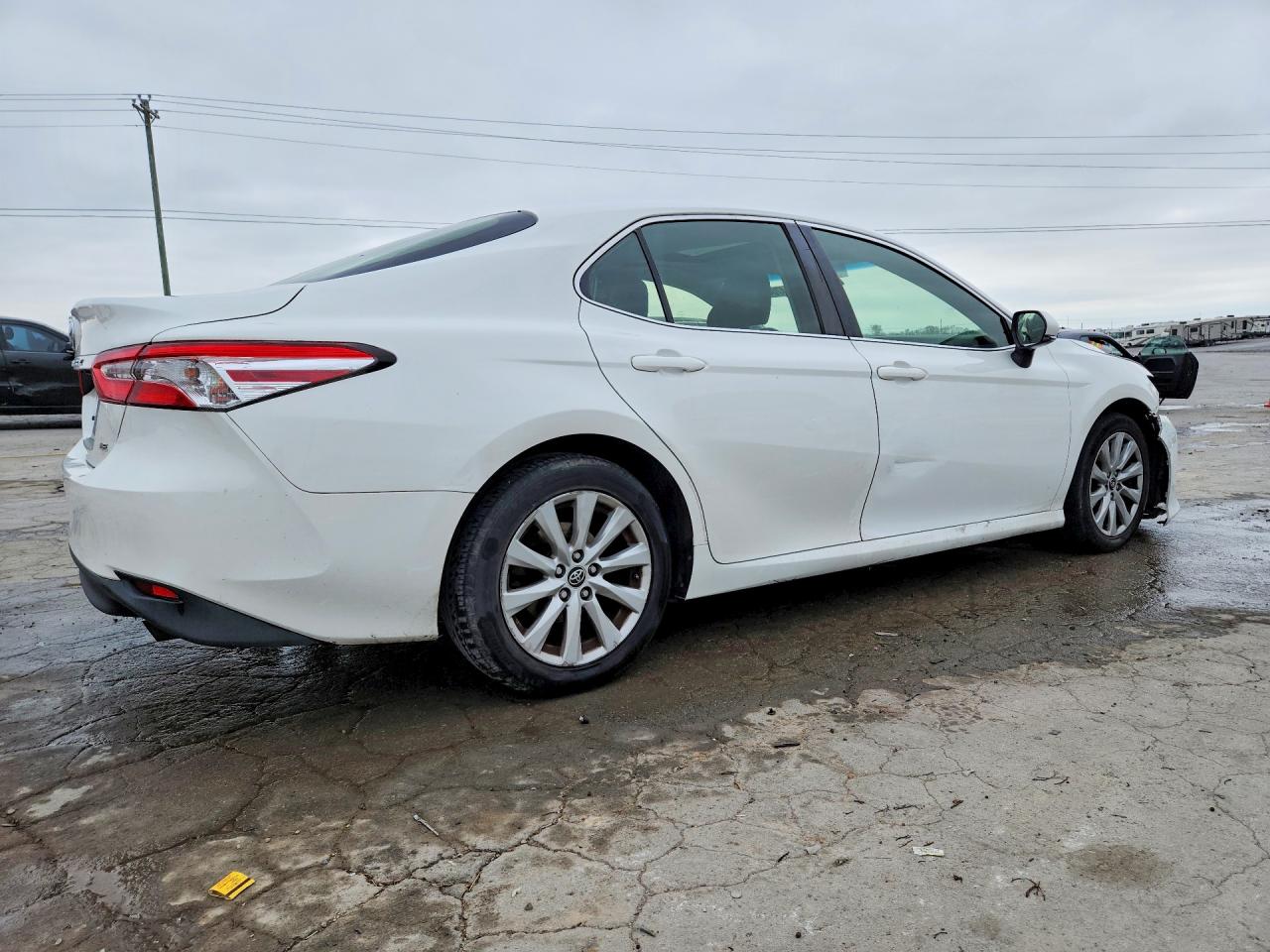 2018 TOYOTA CAMRY LE photo 7
