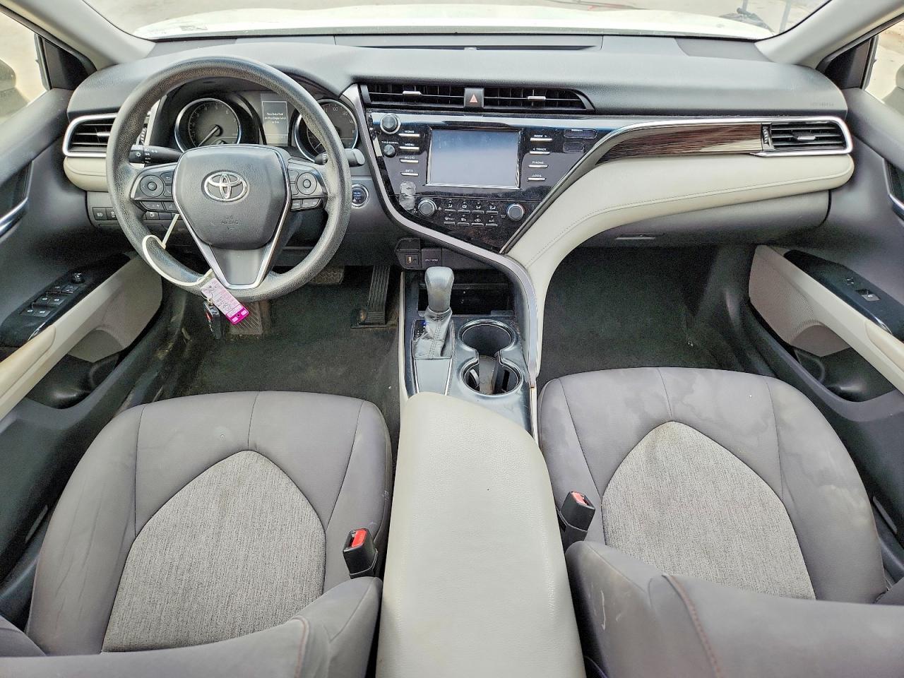 2018 TOYOTA CAMRY LE photo 22