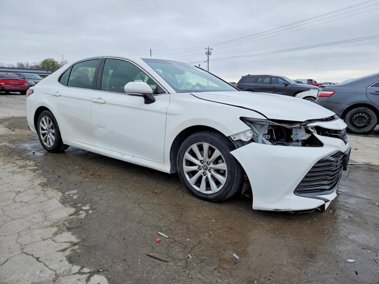 2018 TOYOTA CAMRY LE photo 10
