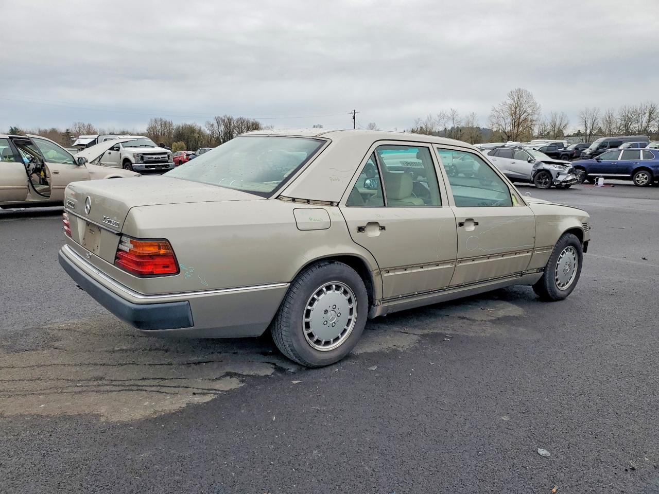 1993 MERCEDES-BENZ 300 D photo 3
