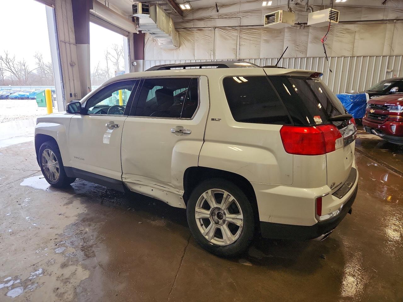 2017 GMC TERRAIN SLT photo 4