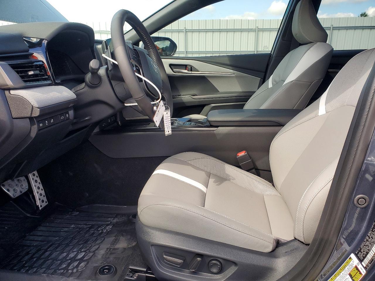 2026 TOYOTA CAMRY SE photo 19