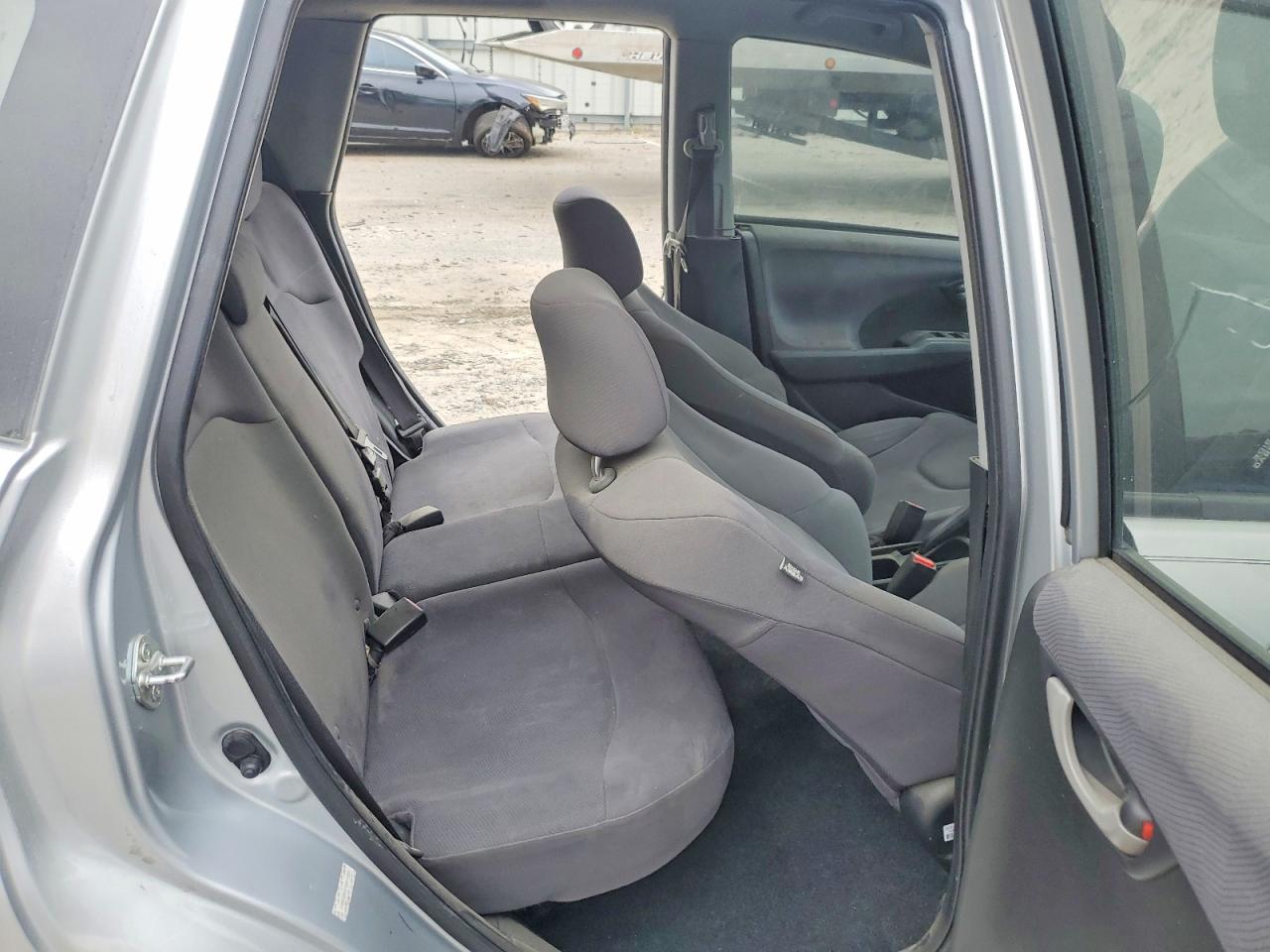 2011 HONDA FIT photo 21