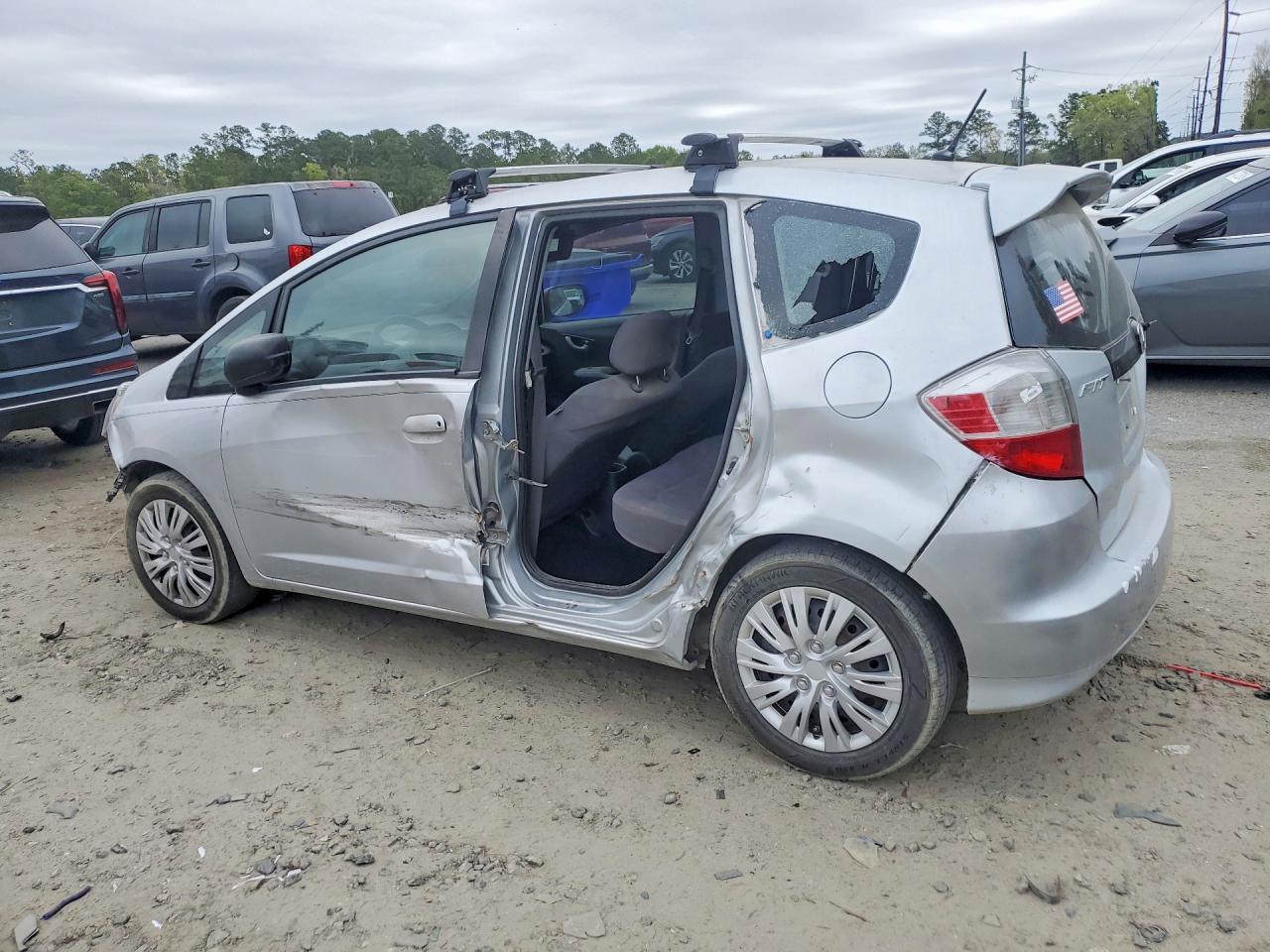 2011 HONDA FIT photo 3