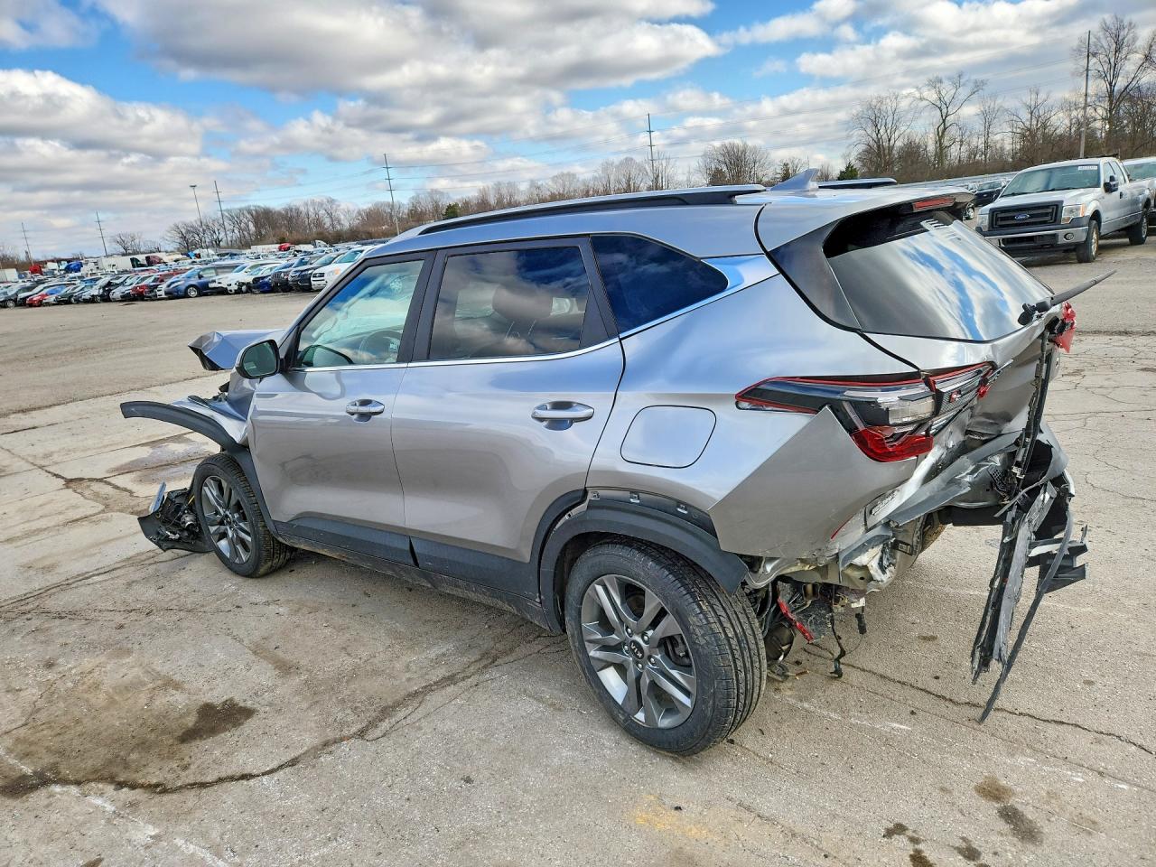 2021 KIA SELTOS S photo 2