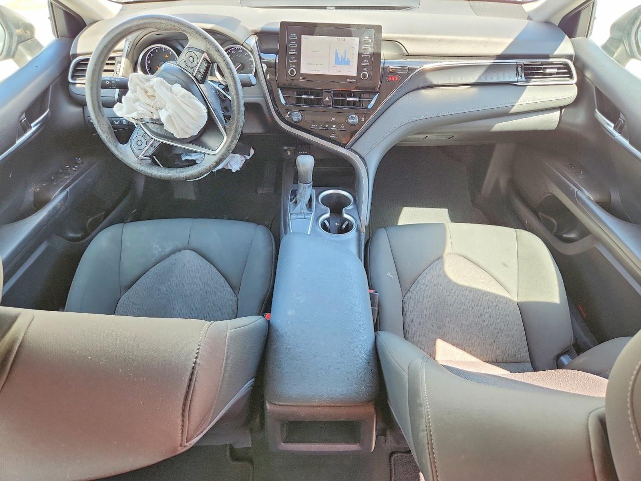 2022 TOYOTA CAMRY LE photo 22