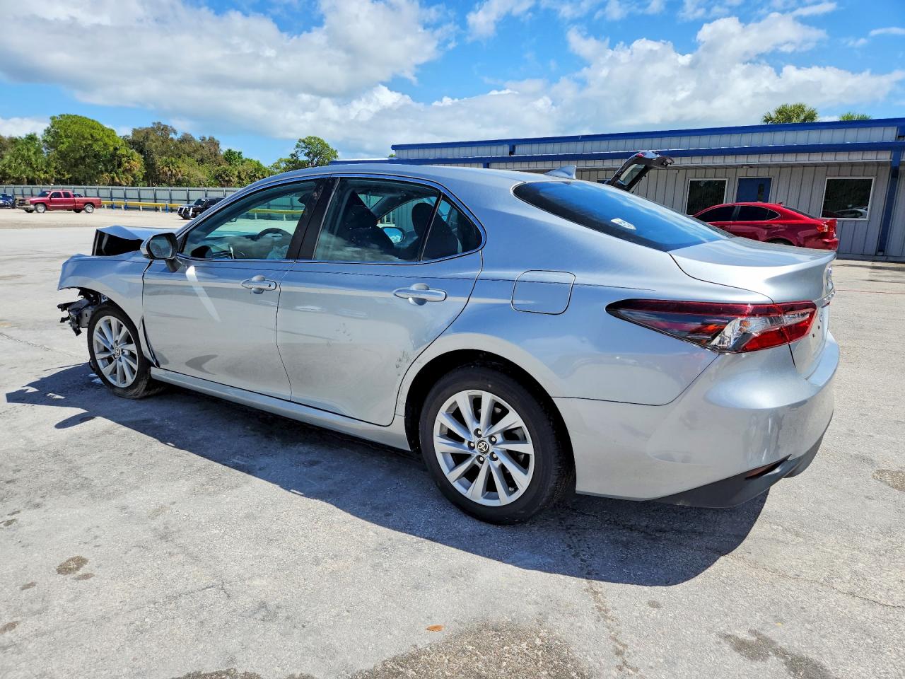 2022 TOYOTA CAMRY LE photo 4