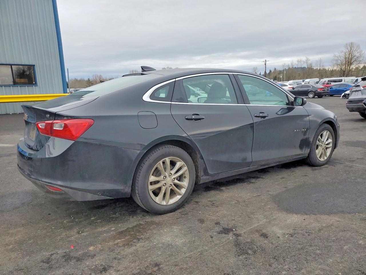 2017 CHEVROLET MALIBU LT photo 3