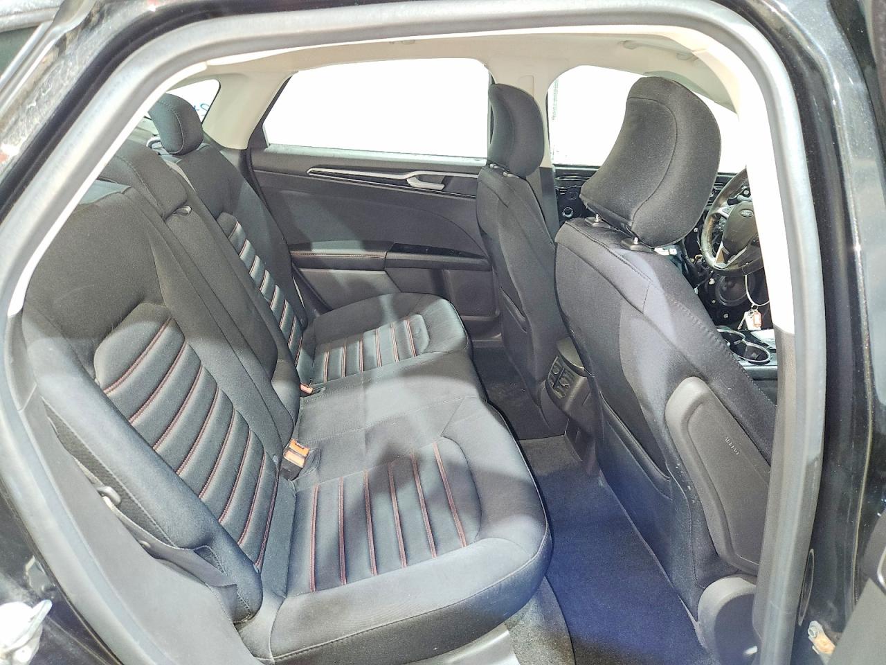 2015 FORD FUSION SE photo 19