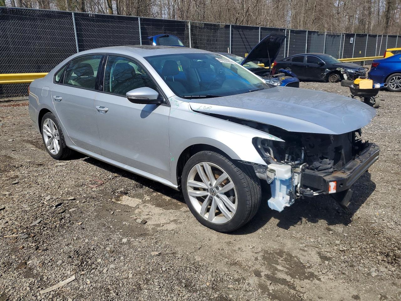 2019 VOLKSWAGEN PASSAT WOLFSBURG photo 4