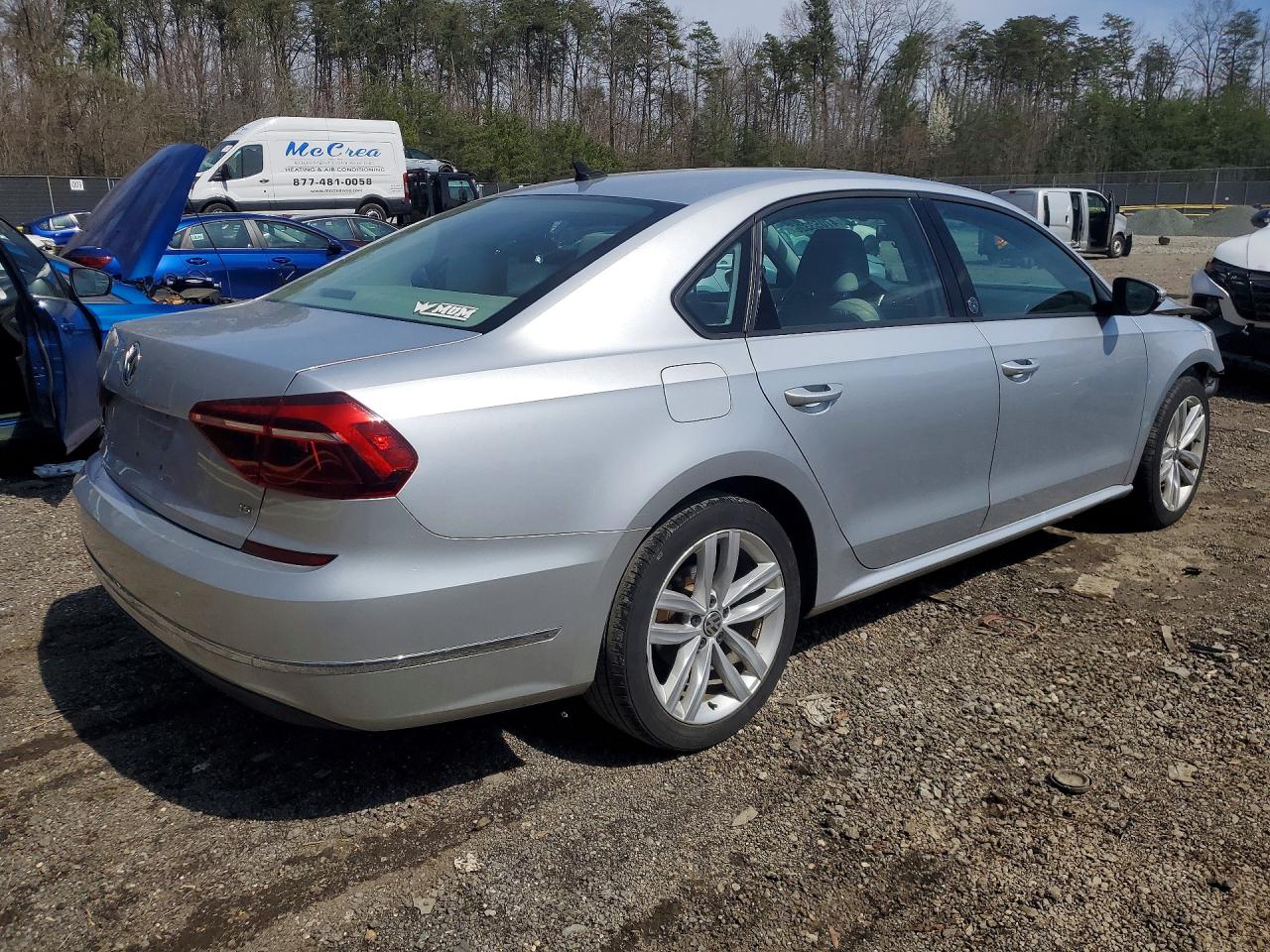 2019 VOLKSWAGEN PASSAT WOLFSBURG photo 3