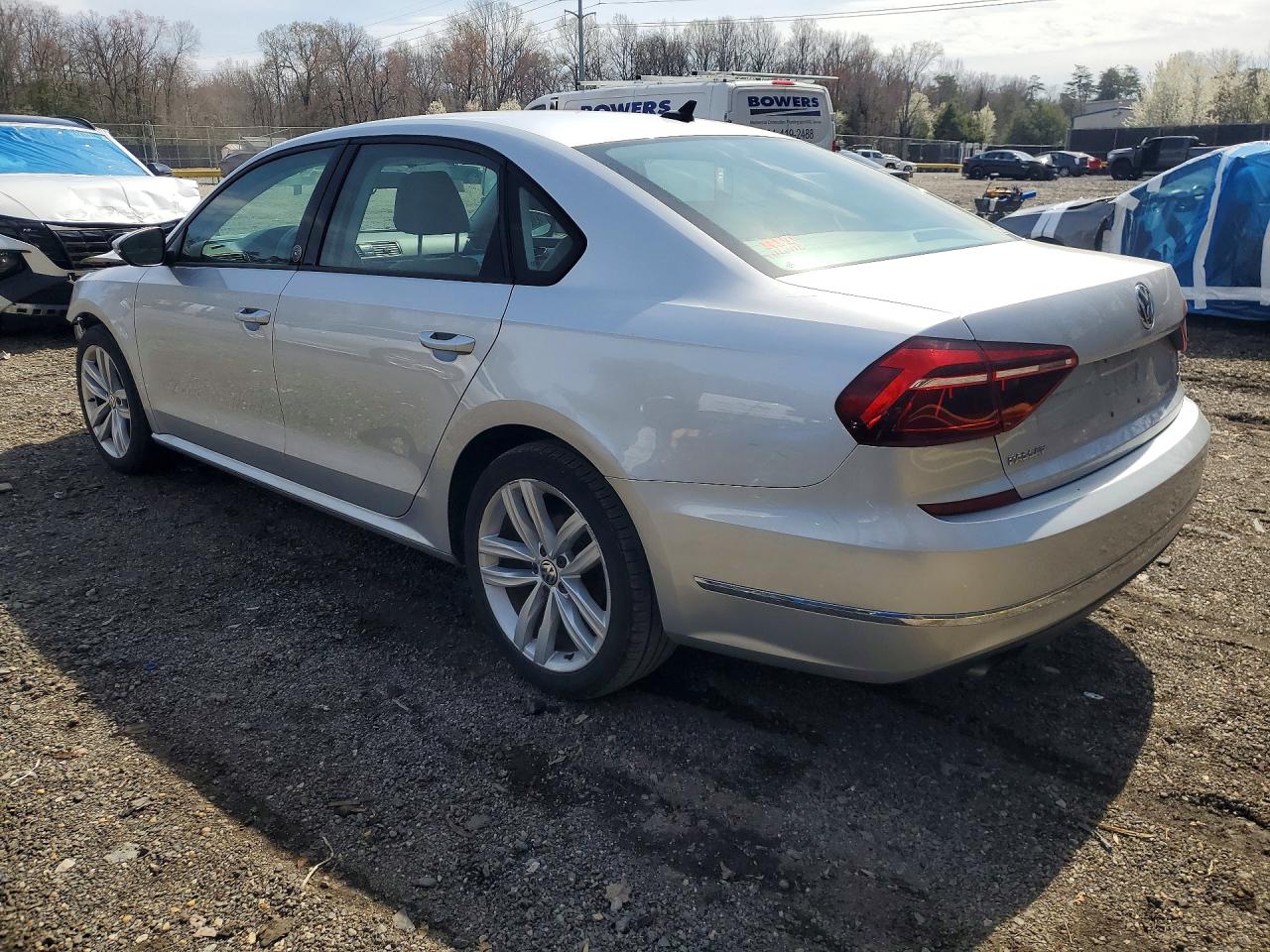2019 VOLKSWAGEN PASSAT WOLFSBURG photo 2