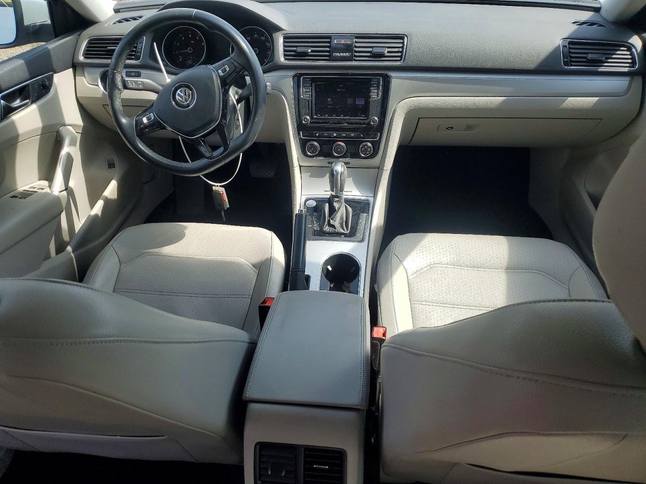 2019 VOLKSWAGEN PASSAT WOLFSBURG photo 8