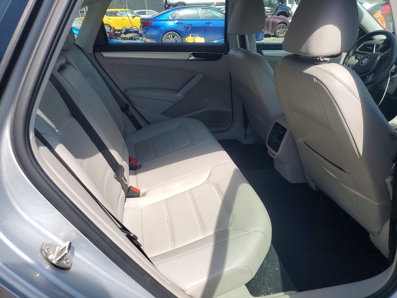 2019 VOLKSWAGEN PASSAT WOLFSBURG photo 10