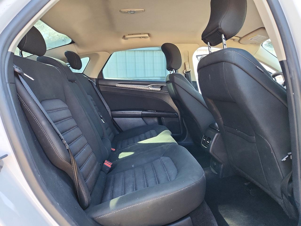 2017 FORD FUSION SE photo 10