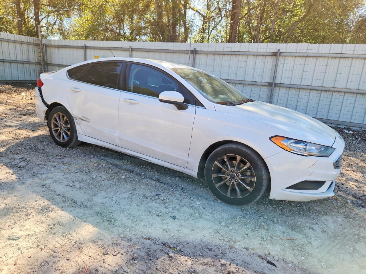 2017 FORD FUSION SE photo 4