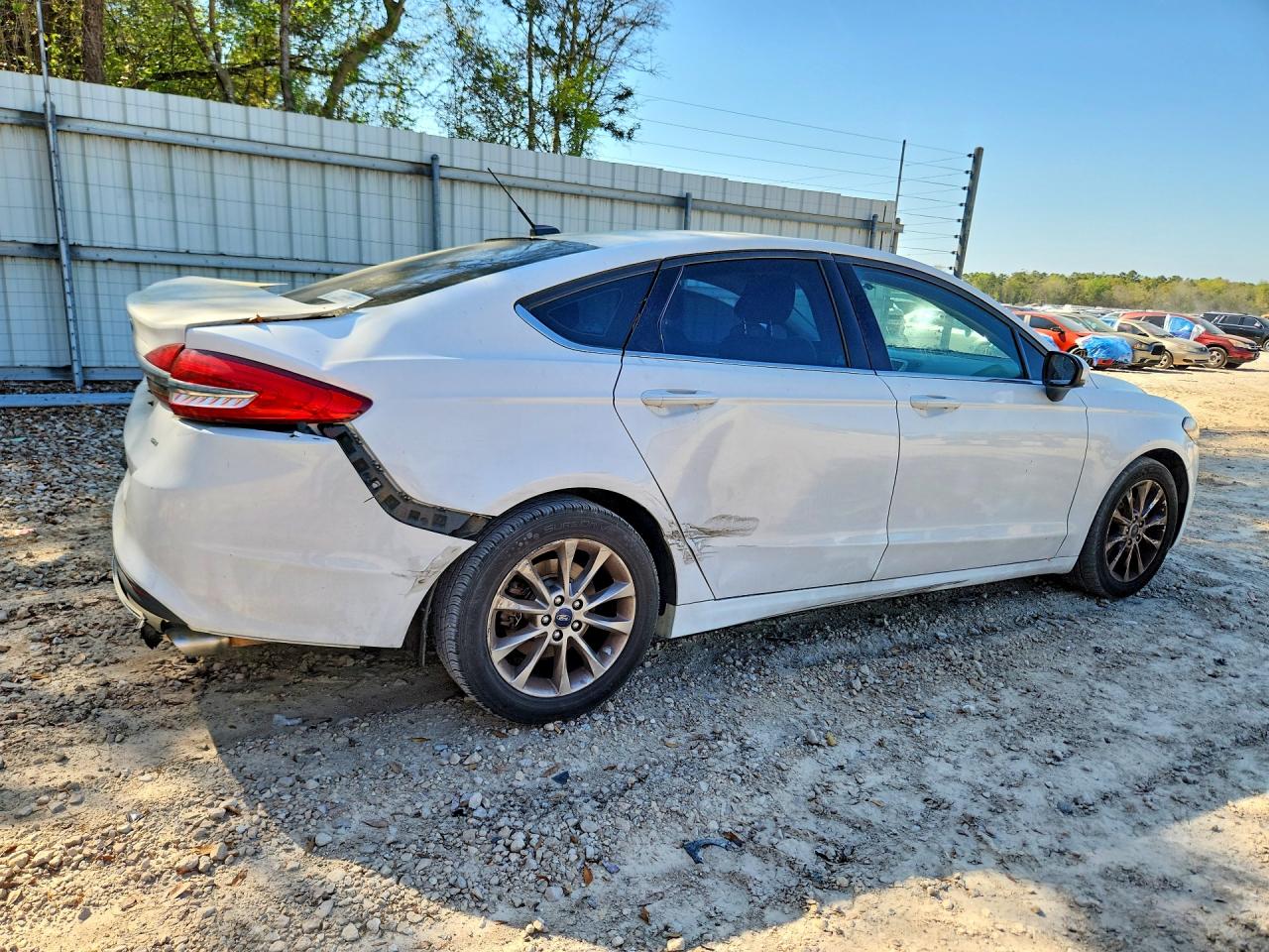 2017 FORD FUSION SE photo 3