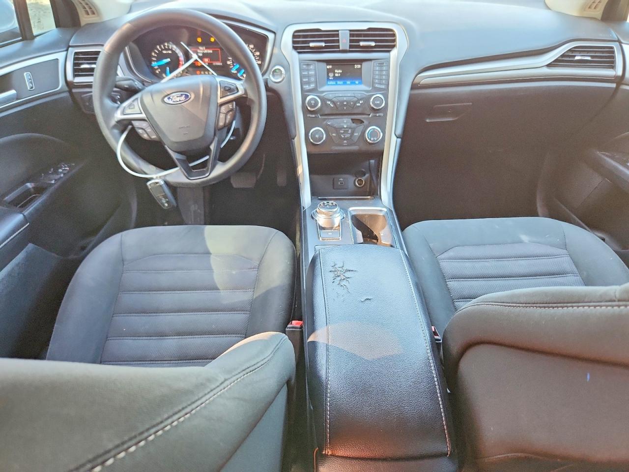 2017 FORD FUSION SE photo 8