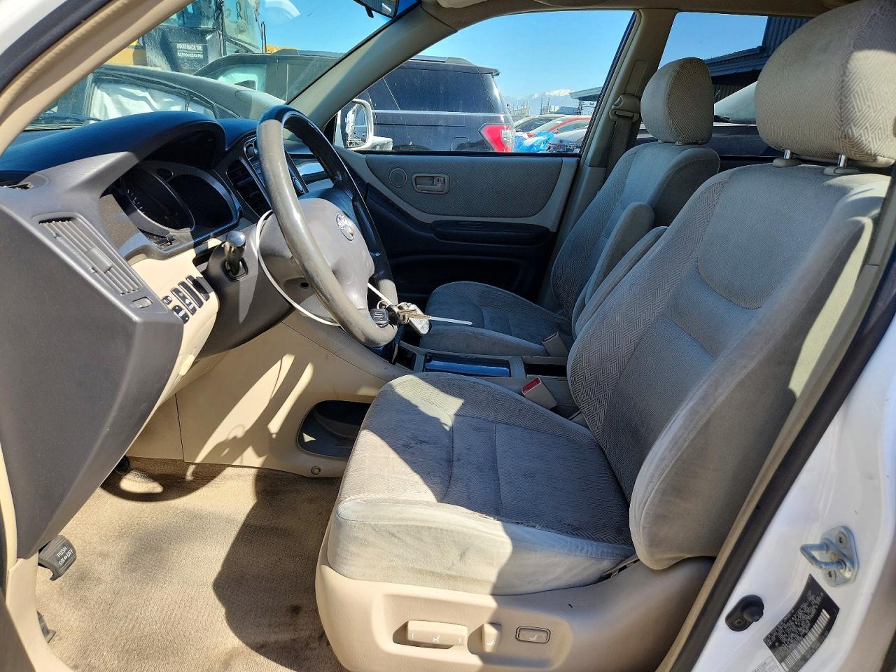 2003 TOYOTA HIGHLANDER BASE photo 13