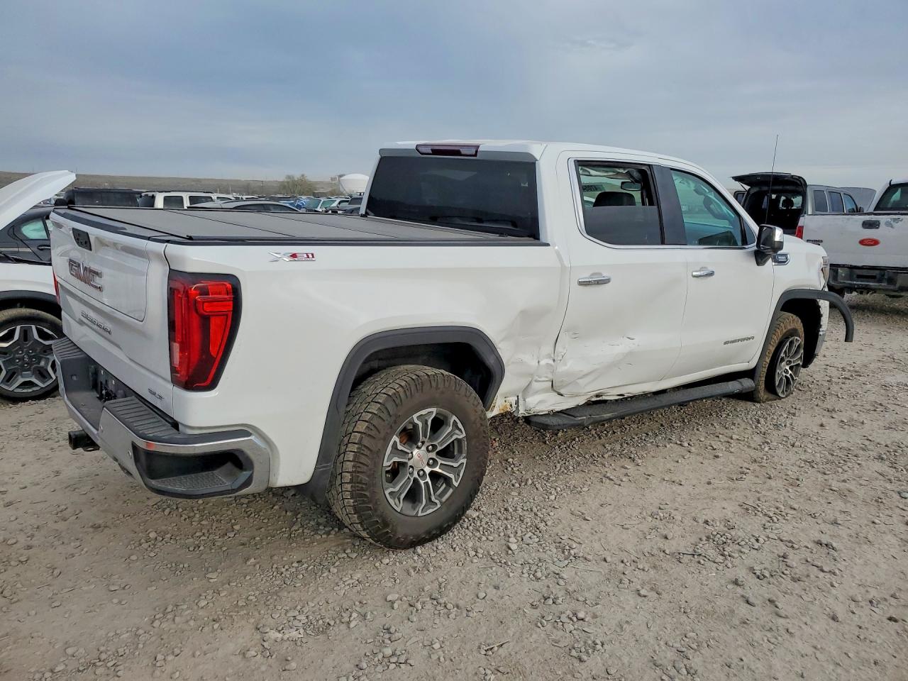2020 GMC SIERRA K1500 SLT photo 3