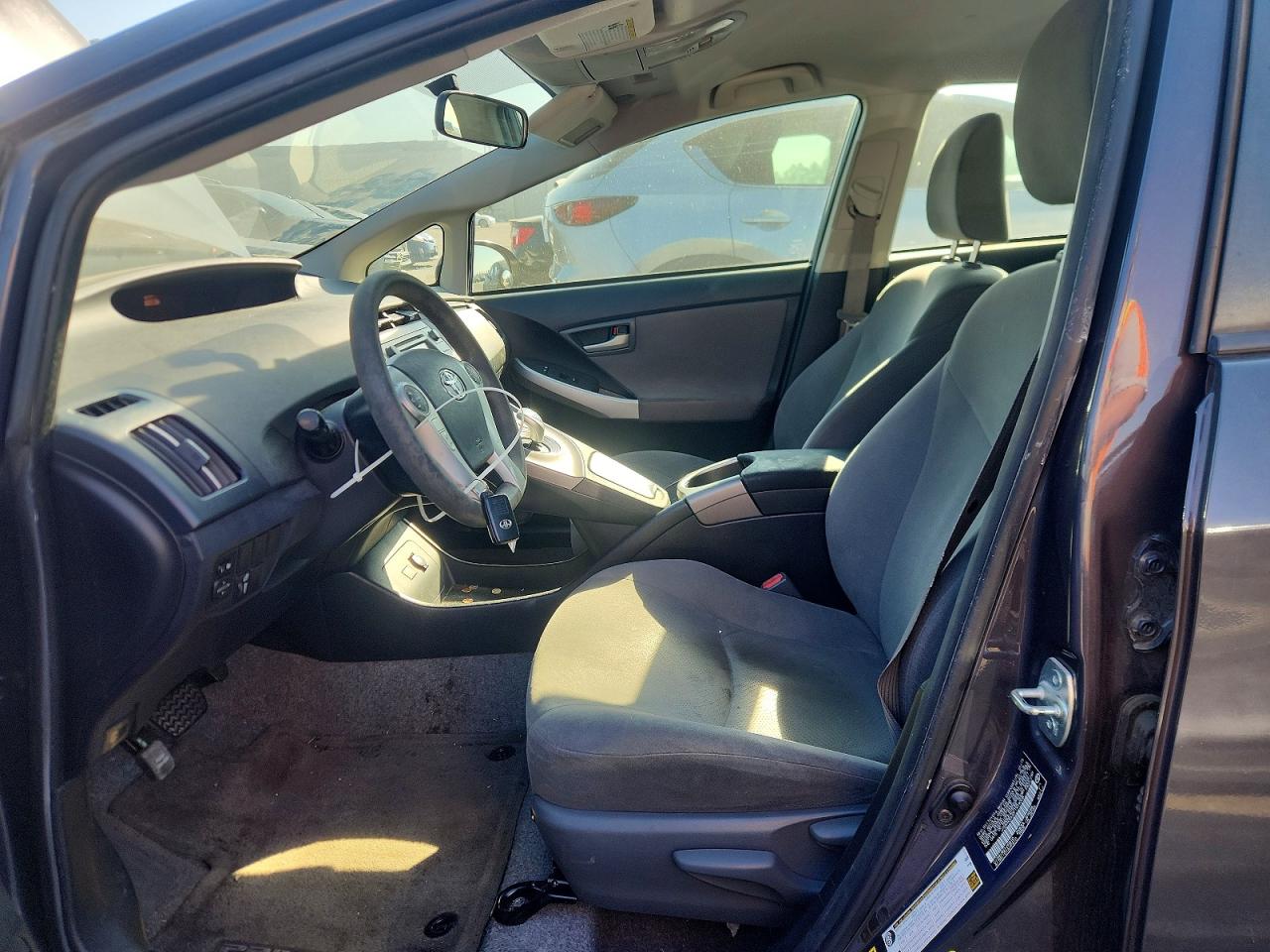 2015 TOYOTA PRIUS TWO photo 7